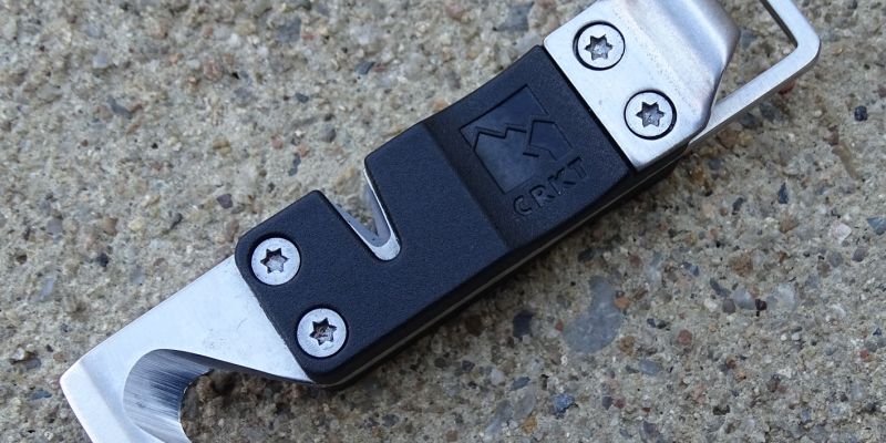 CRKT víceúčelový přívěšek s brouskem