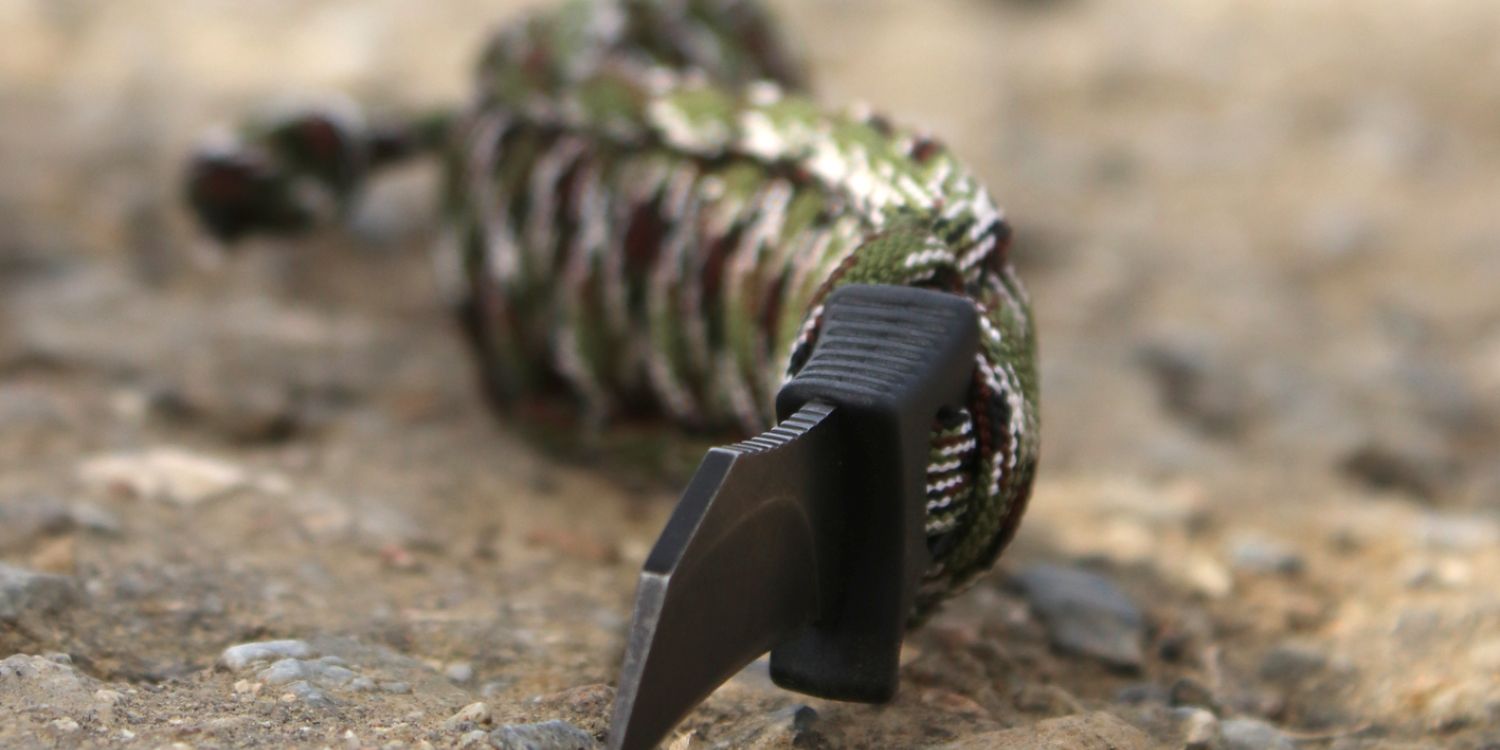 PARA-CLAW ocelový dráp ukrytý v náramku